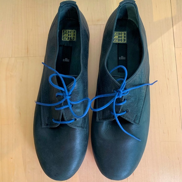 Women Leather Shoes - Picture 4 of 4